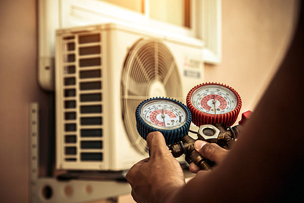 Professional Ductwork Repair technician working in Lakeview, CA